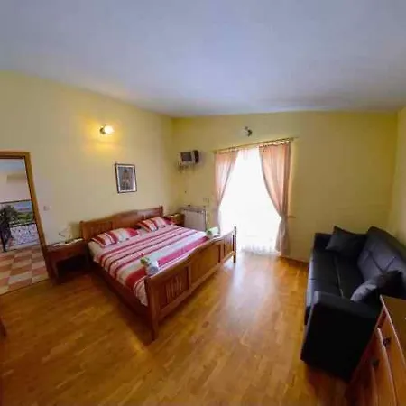 In 27078 Donji Proložac